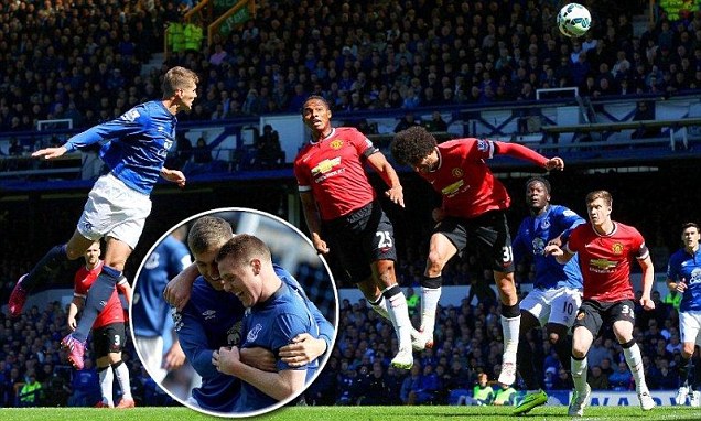 Everton Tekuk Manchester United 3-0 di Goodison Park